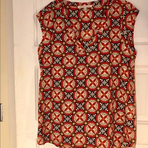 Small sleeveless, V neck blouse with pattern